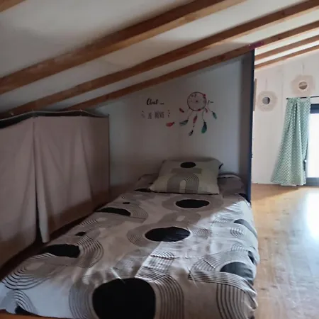 Les Amandiers Country house *